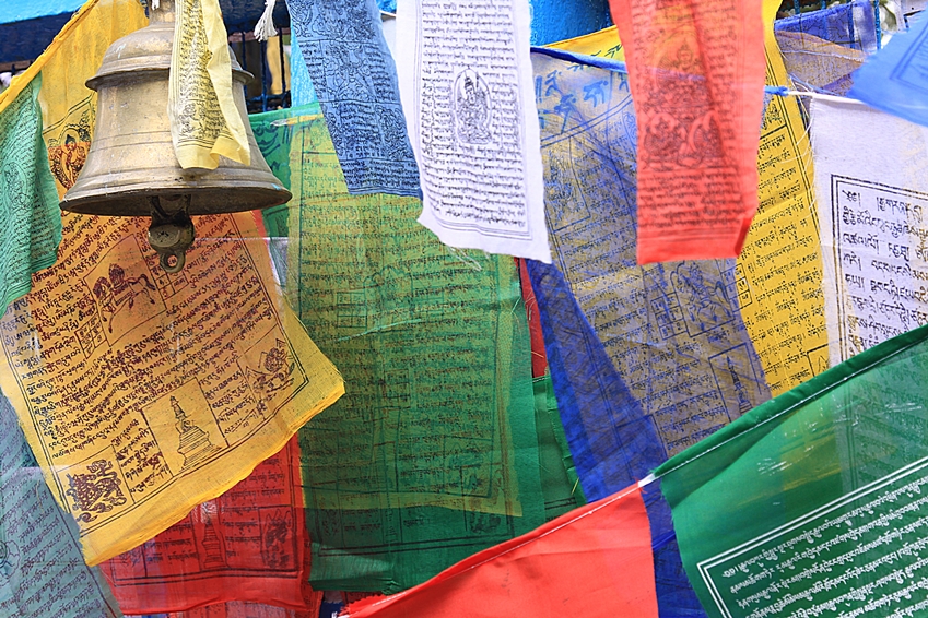 YHSW Bandierine Tibetane,Bandiere di Preghiera Buddista Tibetana,Preghiera  Buddista,Un augurio Fortuna,Felicità,longevità e Benessere,Lunghezza Totale  11 m : : Giardino e giardinaggio